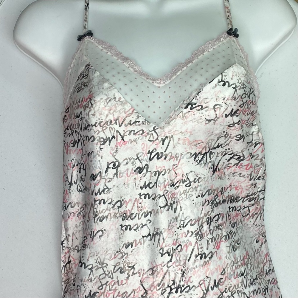 VS WHT/BLK/PNK Nightgown, XS. P1047